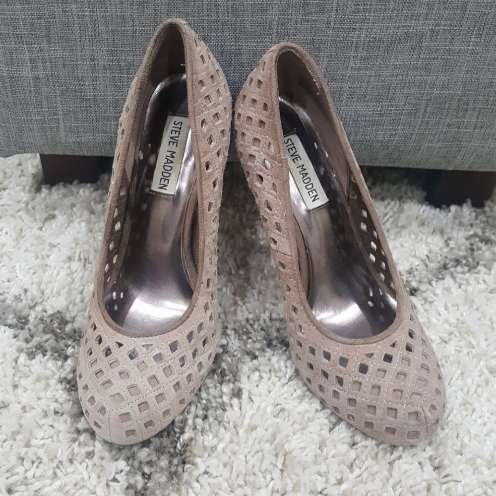 Steve Madden "Taliaa"  Suede Pumps